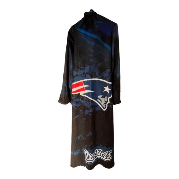 New England Patriots Wearable Blanket Robe – NFL Logo – One Size - Picture 1 of 6